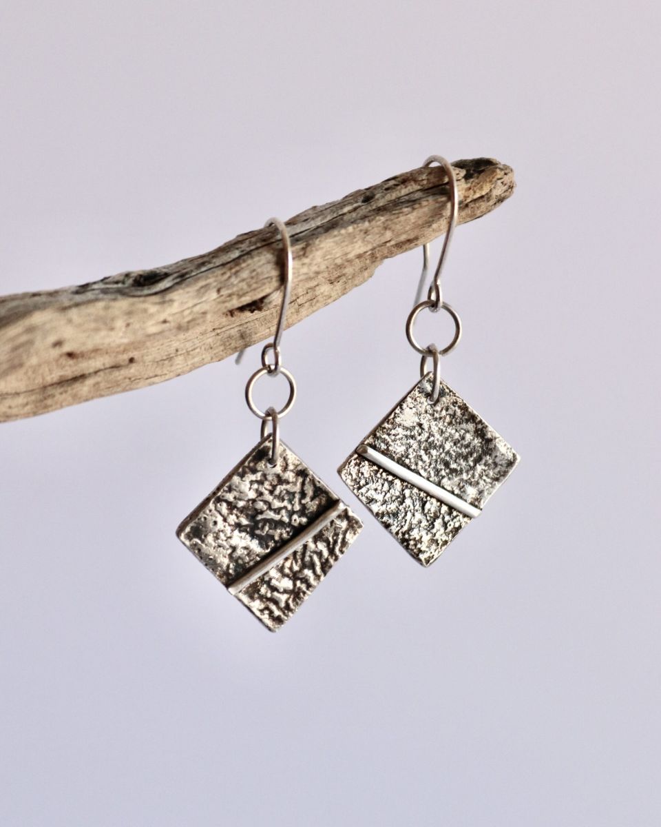 Boucles carrées, boucles d’oreilles en argent fait main par Maryjou — vue 2