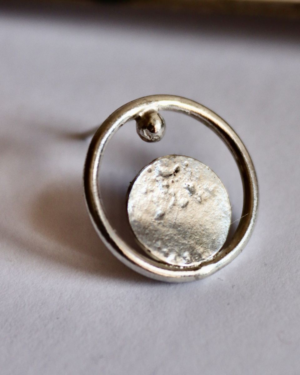 Boucles orbite, boucles d’oreilles en argent fait main par Maryjou — vue 4