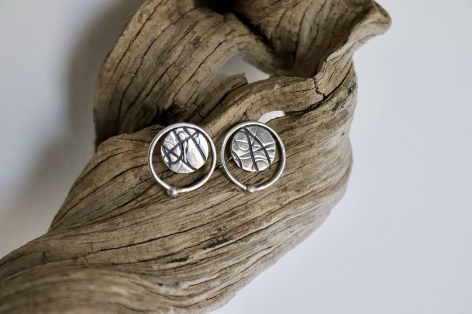 Boucles sentiers, boucles d’oreilles en argent fait main par Maryjou — vue 2
