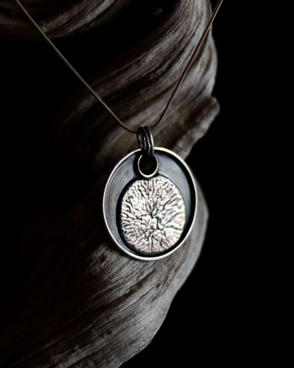 Pendentif soleye noir, pendentif en argent fait main par Maryjou — vue 2