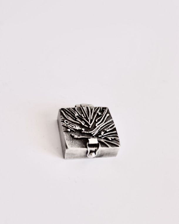Boîte Carrée, objet en argent fait main par Maryjou