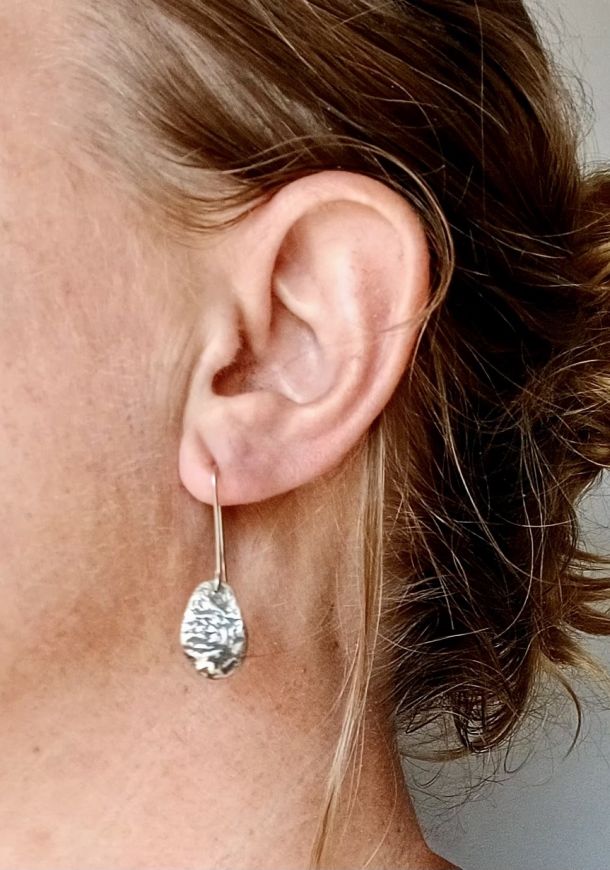 Boucles zébrées, boucles d’oreilles en argent fait main par Maryjou