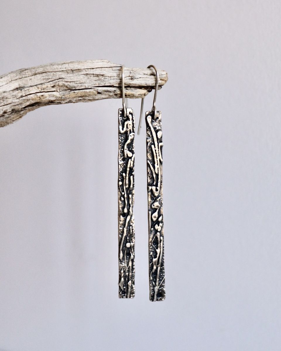 Boucles verticales, boucles d’oreilles en argent fait main par Maryjou — vue 2