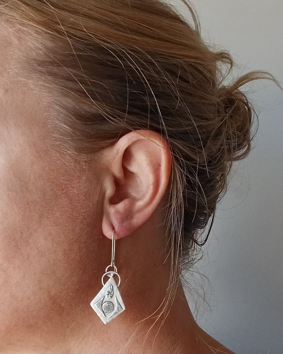 Boucles parenthèses, boucles d’oreilles en argent fait main par Maryjou