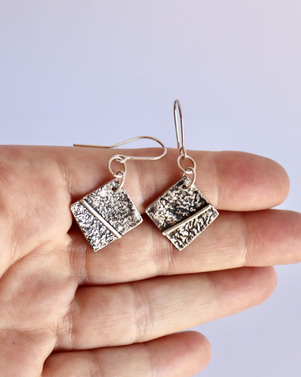 Boucles carrées, boucles d’oreilles en argent fait main par Maryjou — vue 3