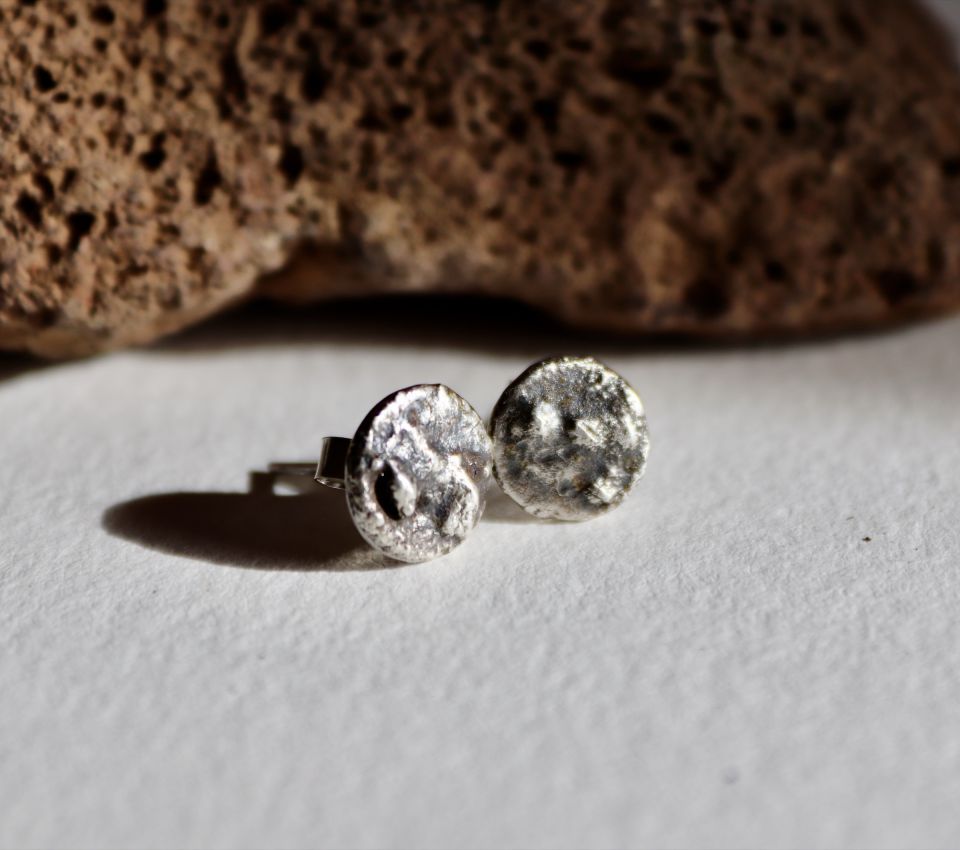 Puces Roc, boucles d’oreilles en argent fait main par Maryjou — vue 5