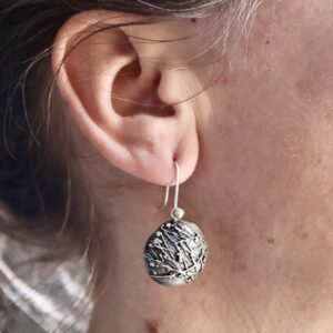 Boucles duelles, boucles d’oreilles en argent fait main par Maryjou