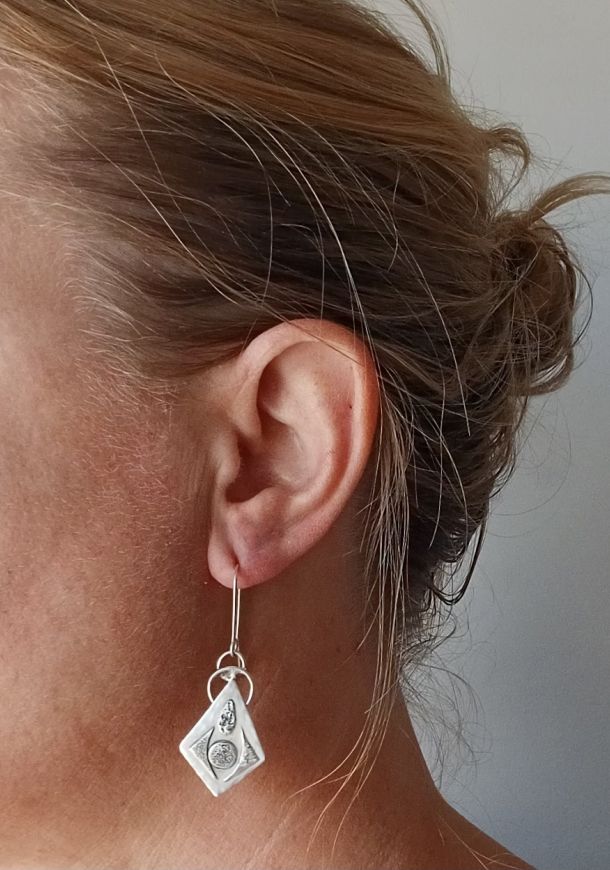 Boucles parenthèses, boucles d’oreilles en argent fait main par Maryjou