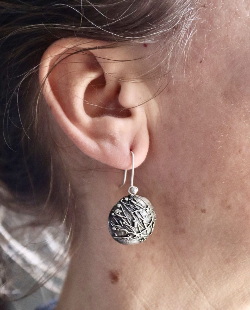 Boucles duelles, boucles d’oreilles en argent fait main par Maryjou