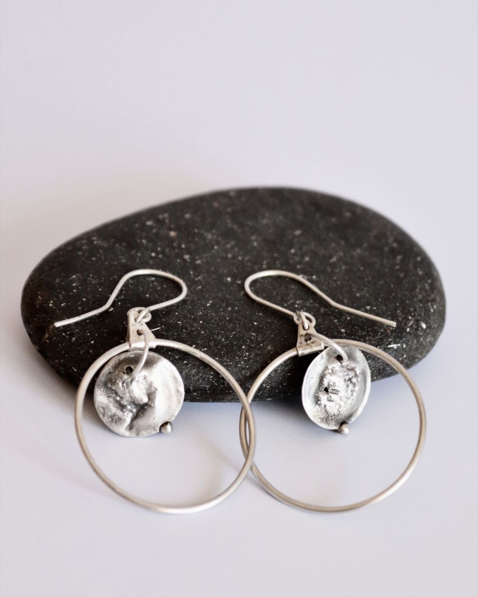 Boucles Lunja, boucles d’oreilles en argent fait main par Maryjou — vue 5