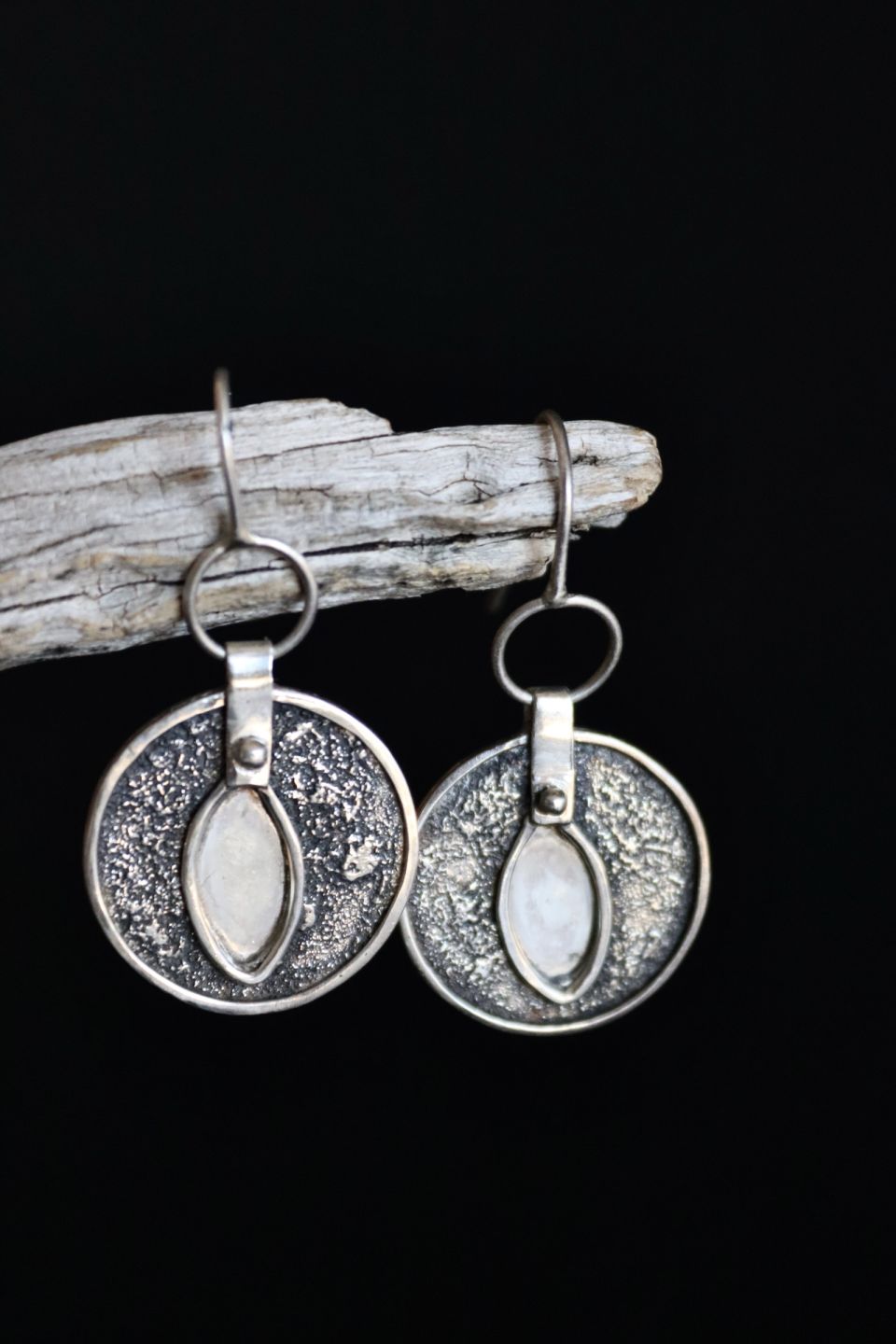 Boucles Phaos, boucles d’oreilles en argent fait main par Maryjou — vue 4