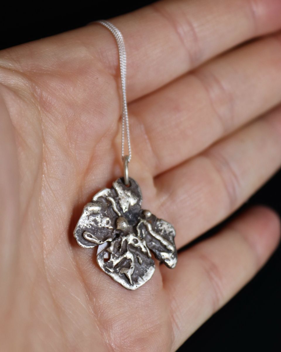 Pendentif Vygne 4 Pendentif Vygne, pendentif en argent fait main par Maryjou — vue 4
