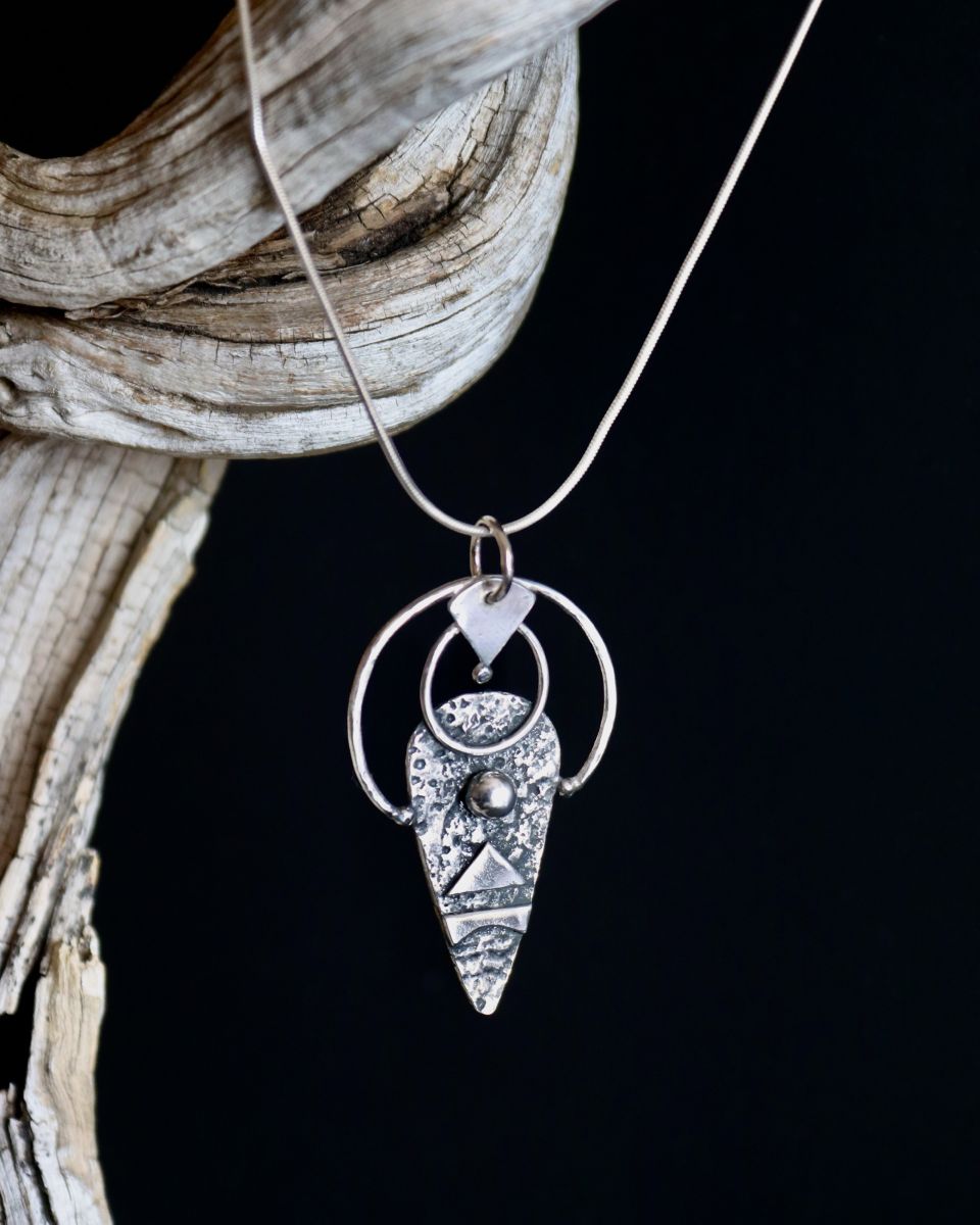 Pendentif totem, pendentif en argent fait main par Maryjou