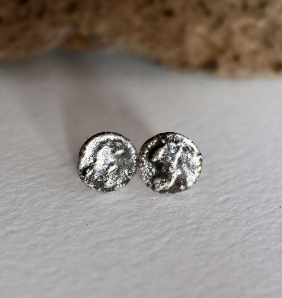 Puces Roc, boucles d’oreilles en argent fait main par Maryjou — vue 2