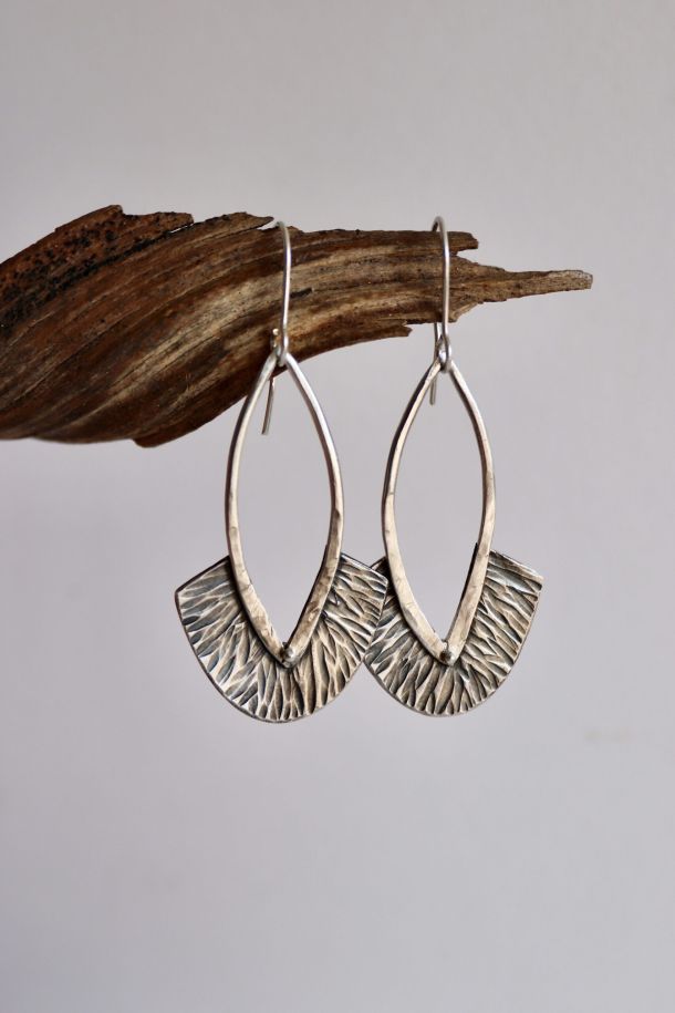 Boucles iroquoises, boucles d’oreilles en argent fait main par Maryjou