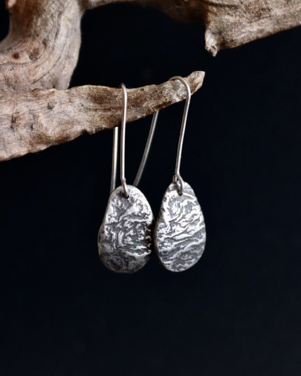Boucles zébrées, boucles d’oreilles en argent fait main par Maryjou — vue 2