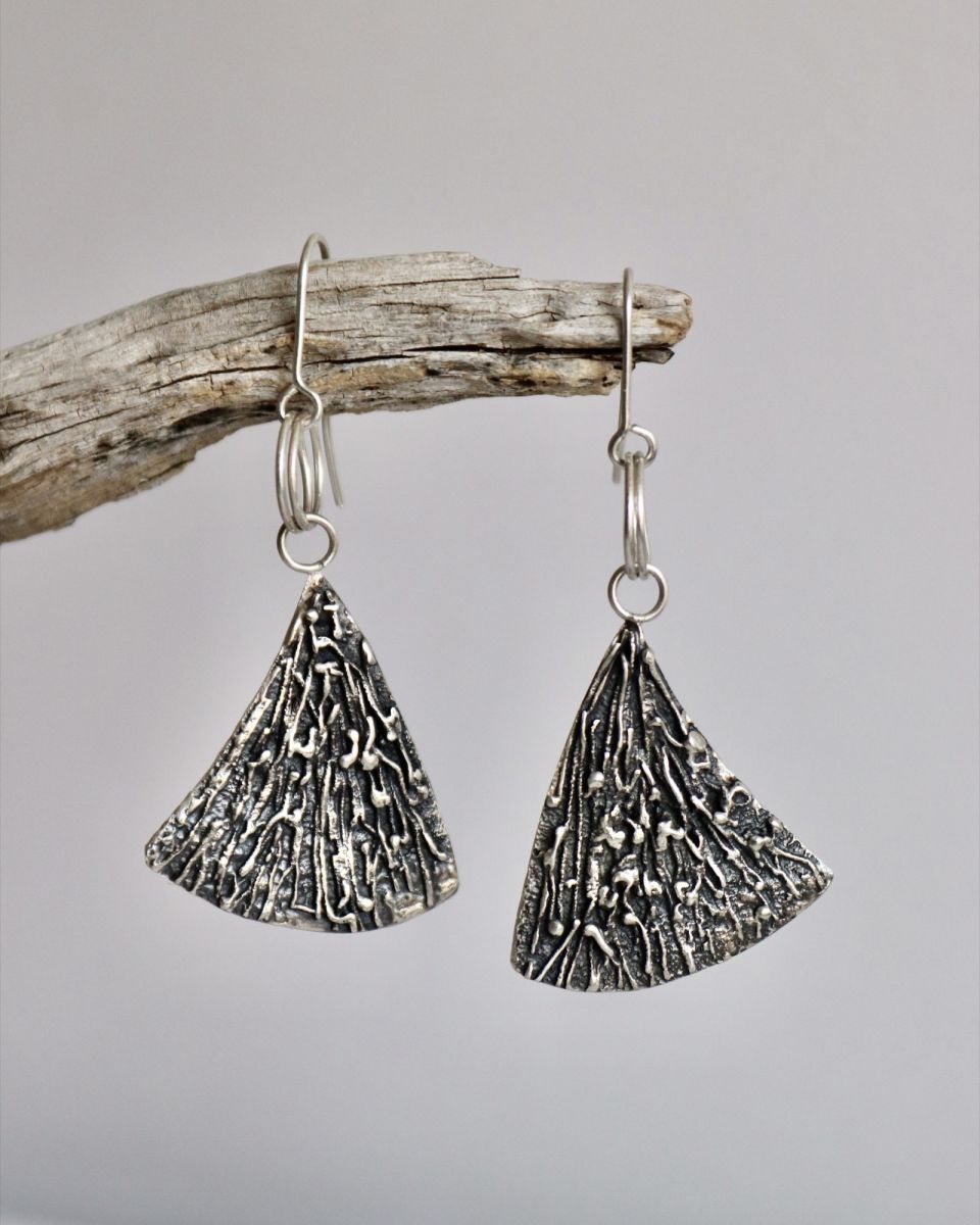 Boucles méandres, boucles d’oreilles en argent fait main par Maryjou — vue 2