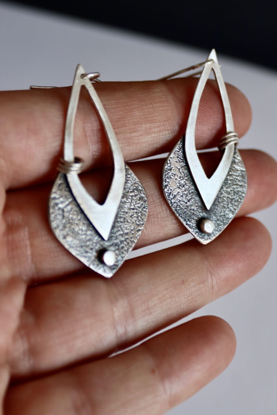 Boucles Arabesques, boucles d’oreilles en argent fait main par Maryjou — vue 4