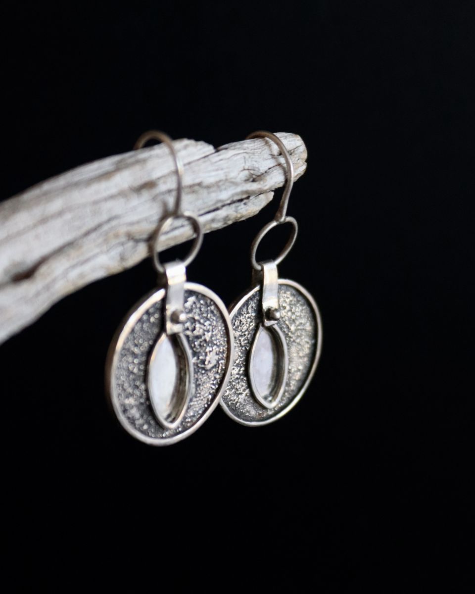 Boucles Phaos, boucles d’oreilles en argent fait main par Maryjou — vue 5