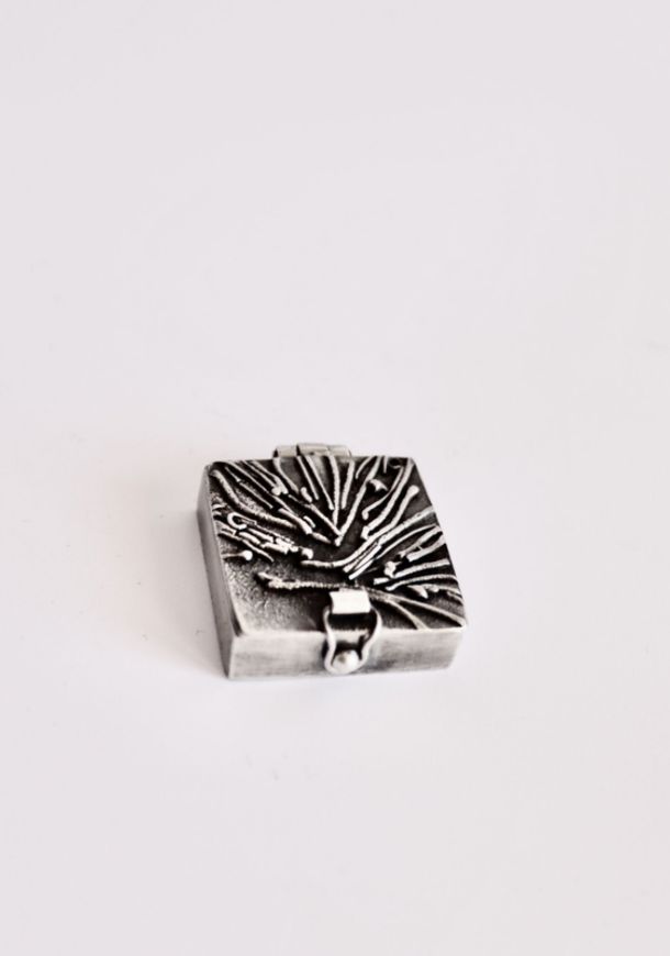 Boîte Carrée, objet en argent fait main par Maryjou