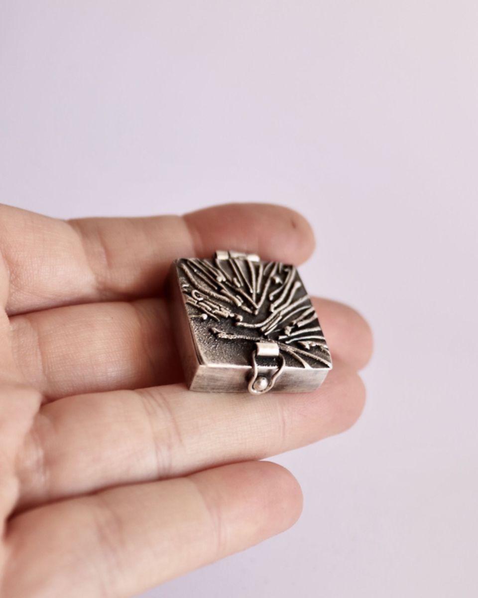 Boîte Carrée, objet en argent fait main par Maryjou — vue 6