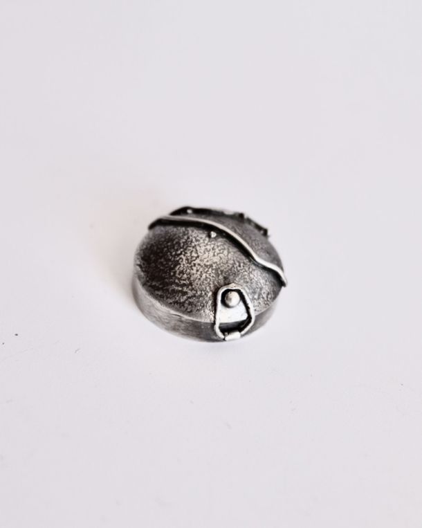 Boîte Dôme, objet en argent fait main par Maryjou