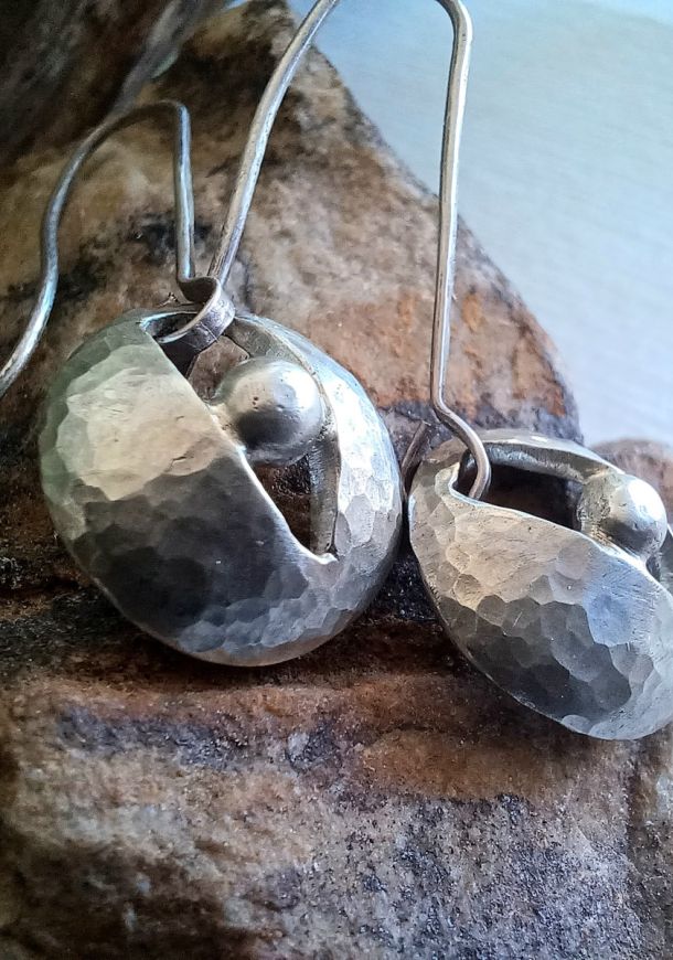 Boucles Nyd, boucles d’oreilles en argent fait main par Maryjou
