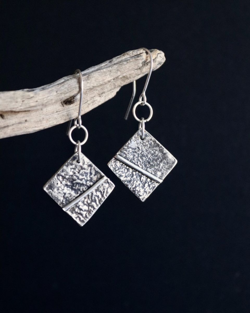 Boucles carrées, boucles d’oreilles en argent fait main par Maryjou